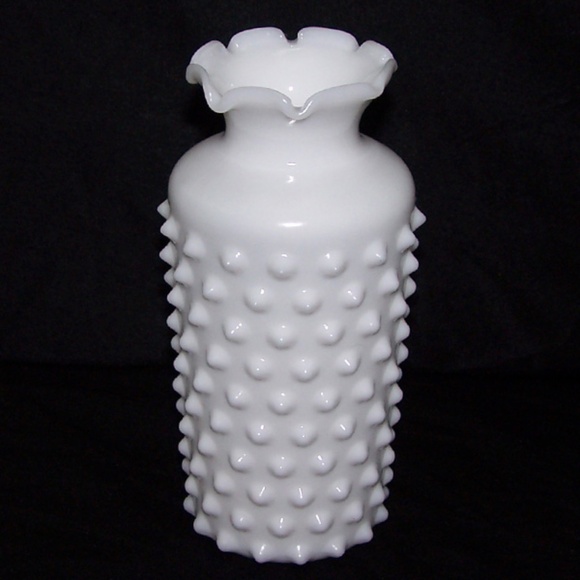 VTG Hobnail Milk Glass Vase, with Ruffled Top - Picture 4 of 9